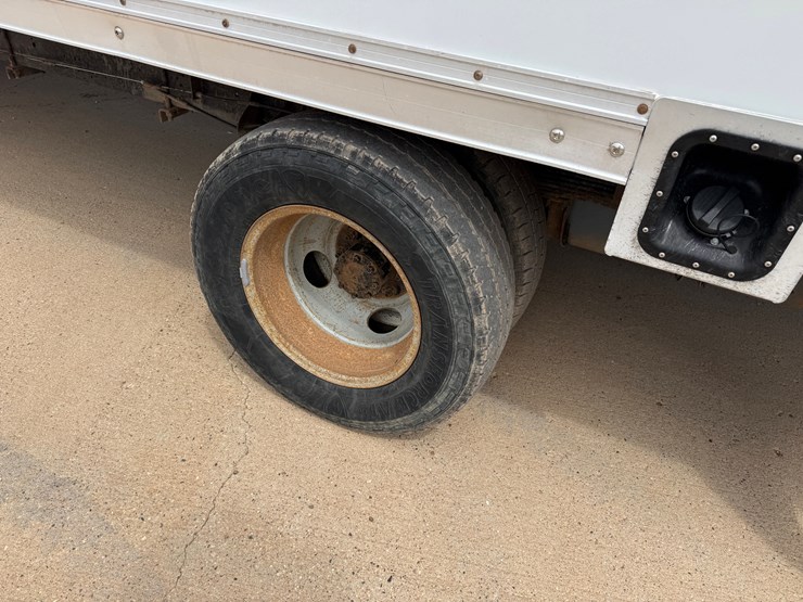 2018-ford-cargo-image-10