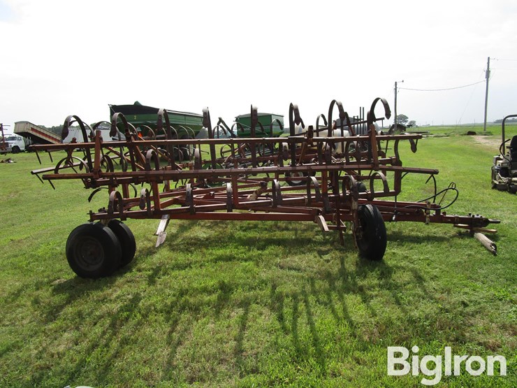 crustbuster-36'-hydraulic-fold-springtooth-w/3-bar-harrow-image-4