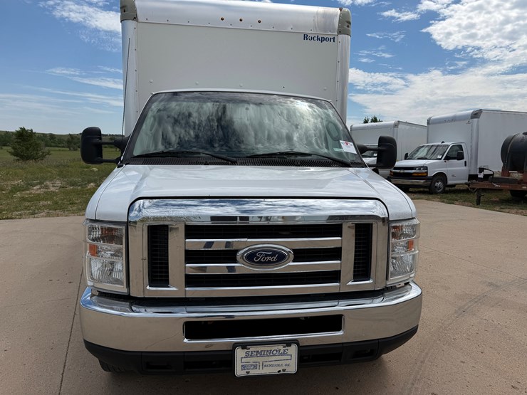 2018-ford-cargo-image-4