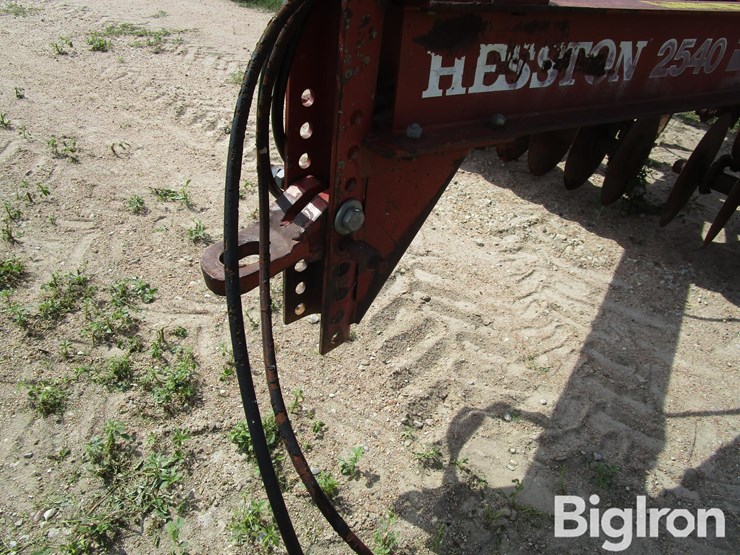hesston-2540-image-9