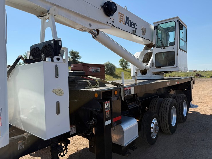 2012-peterbilt-367-image-24
