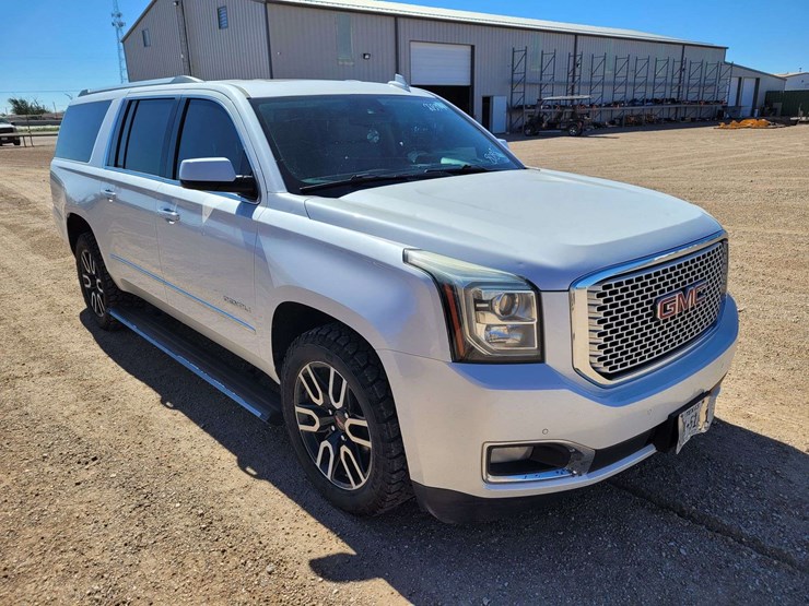 2016-gmc-yukon-xl-image-2