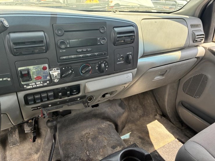 2006-ford-f450-image-17
