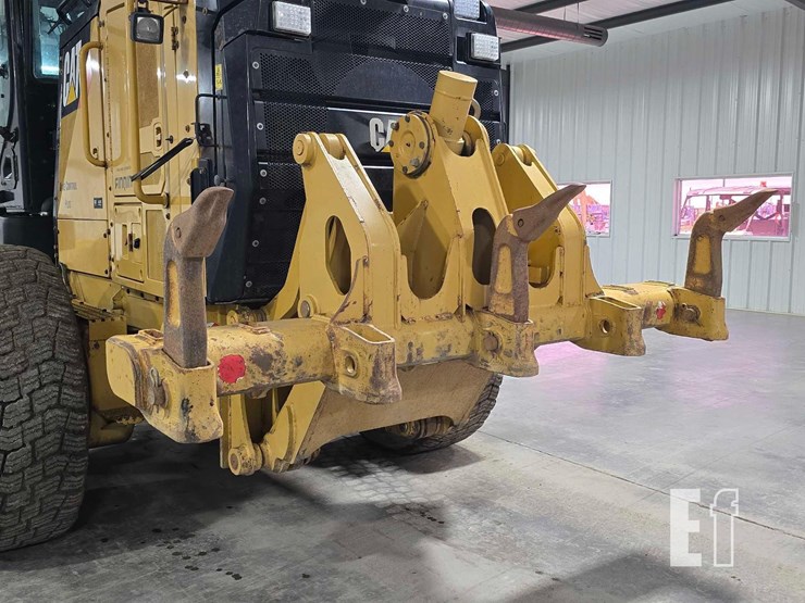 2014-caterpillar-160m2-image-14