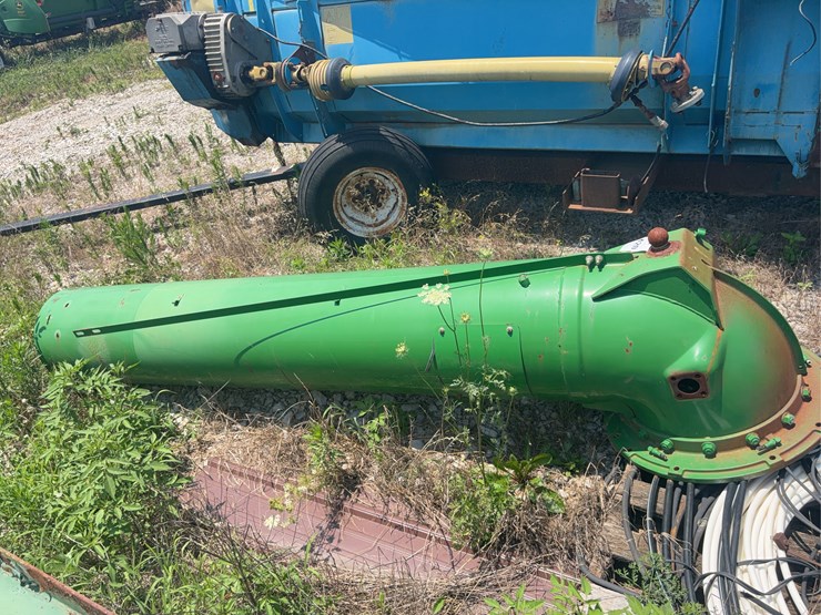 high-capacity-unload-auger-elbow-image-2