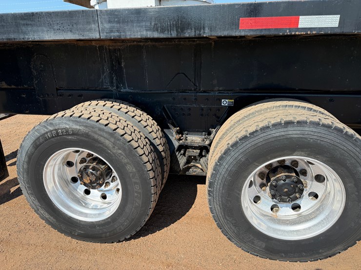2012-peterbilt-367-image-8