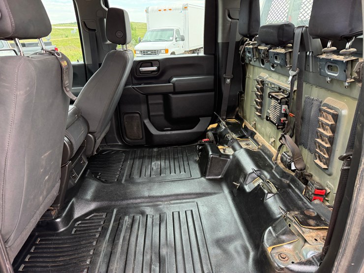 2020-chevrolet-silverado-2500hd-image-23