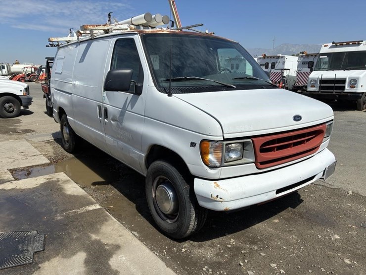 2001-ford-e350-image-2