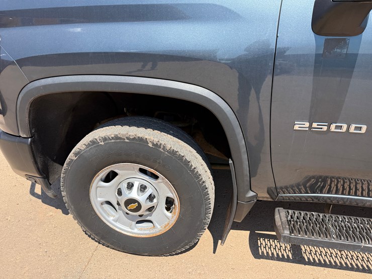 2020-chevrolet-silverado-2500hd-image-11