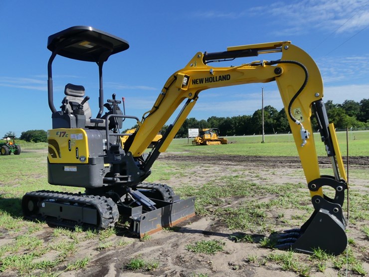 new-holland-e17c-image-2