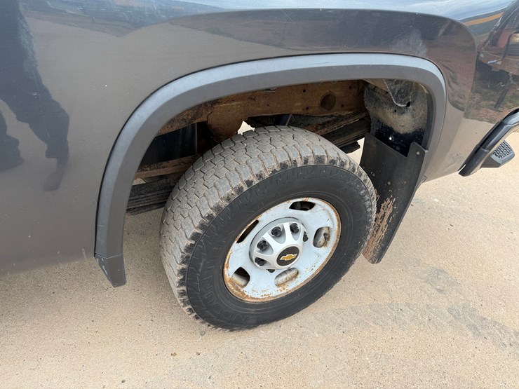 2020-chevrolet-silverado-2500hd-image-11