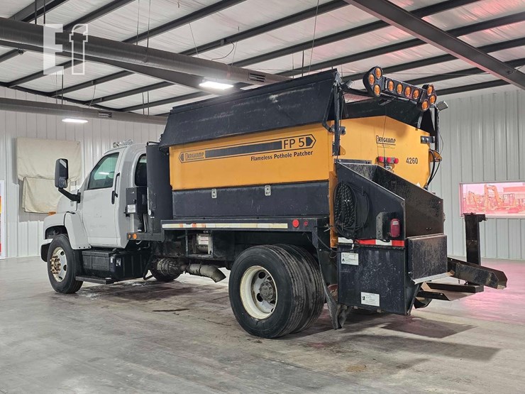 2008-gmc-topkick-c8500-image-4
