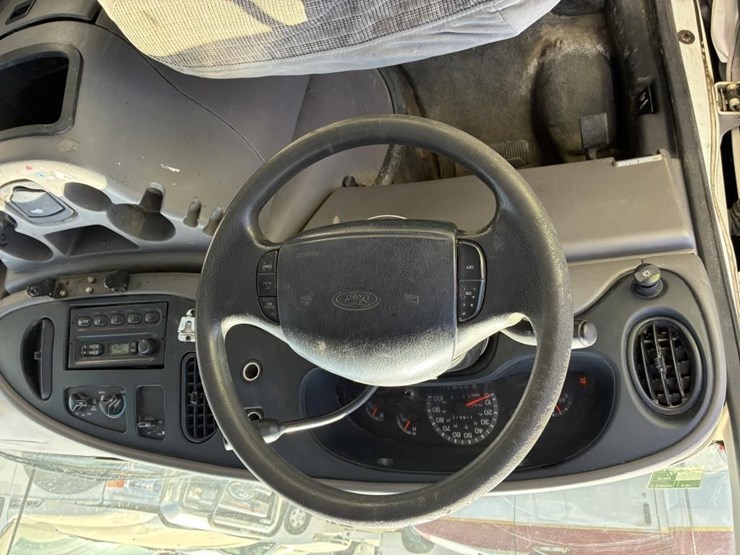 2002-ford-e350-image-19