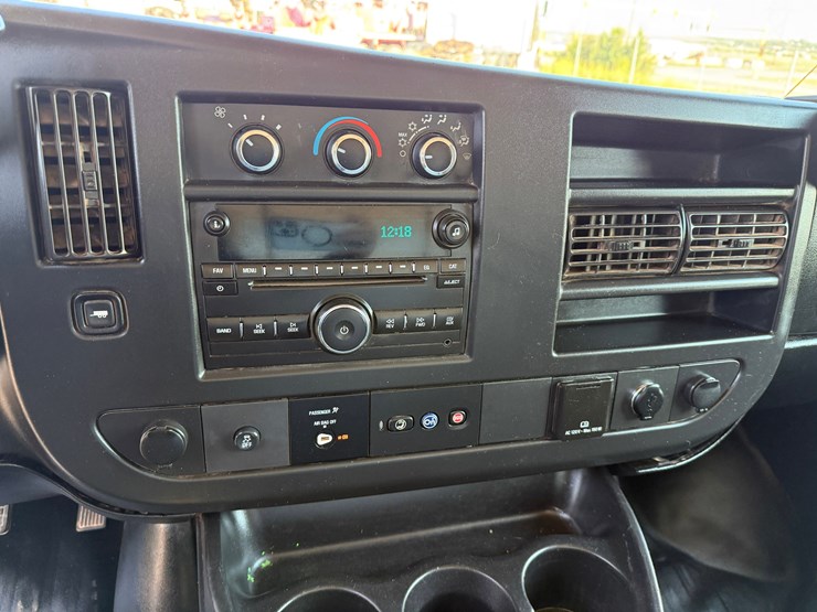 2018-chevrolet-express-4500-image-16