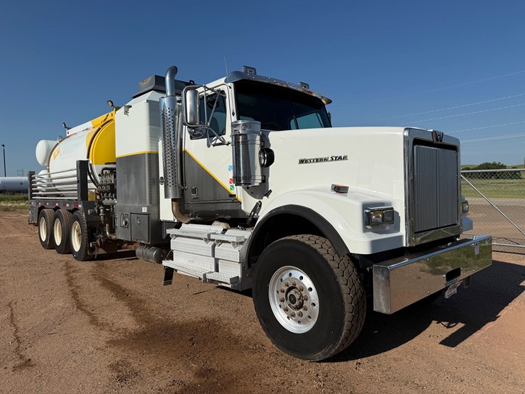 2015-western-star-4900-image-2