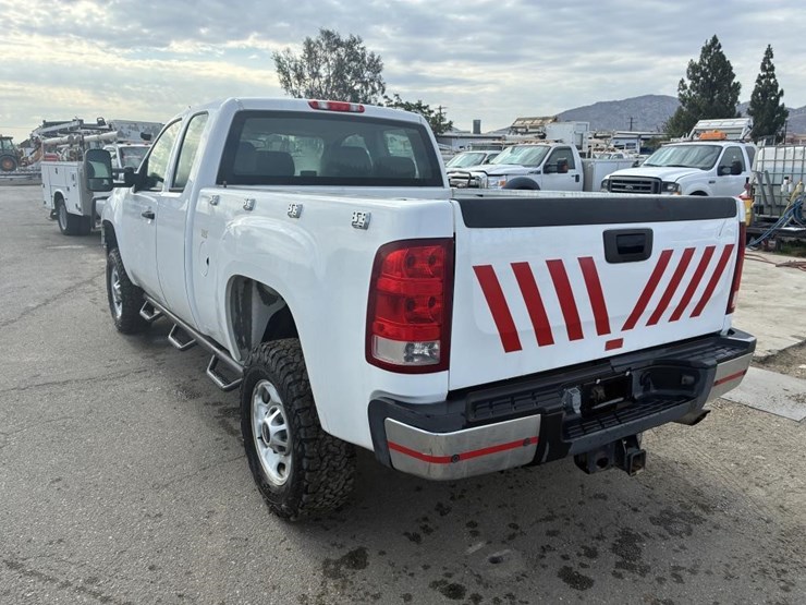 2012-gmc-sierra-2500-image-4