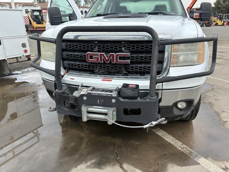2012-gmc-sierra-2500-image-10