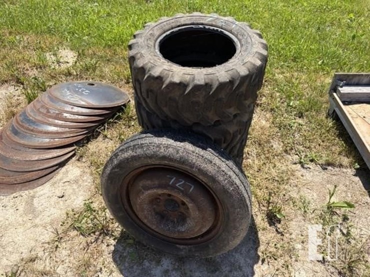 skid-steer-implement-tires-image-1