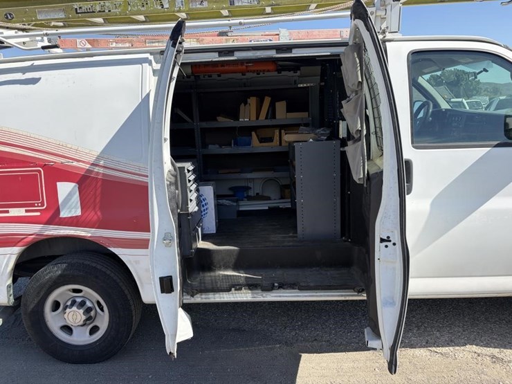 2012-chevrolet-express-2500-image-9