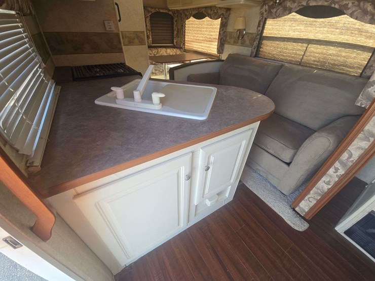 2006-keystone-outback-travel-trailer-image-16