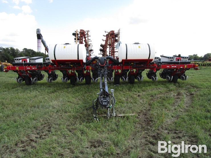 2023-massey-ferguson-pa-w12-12r30-front-fold-planter-w/liquid-fertilizer-image-10