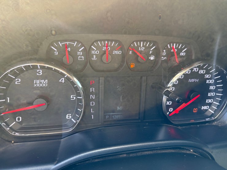 2018-chevrolet-silverado-2500hd-image-18