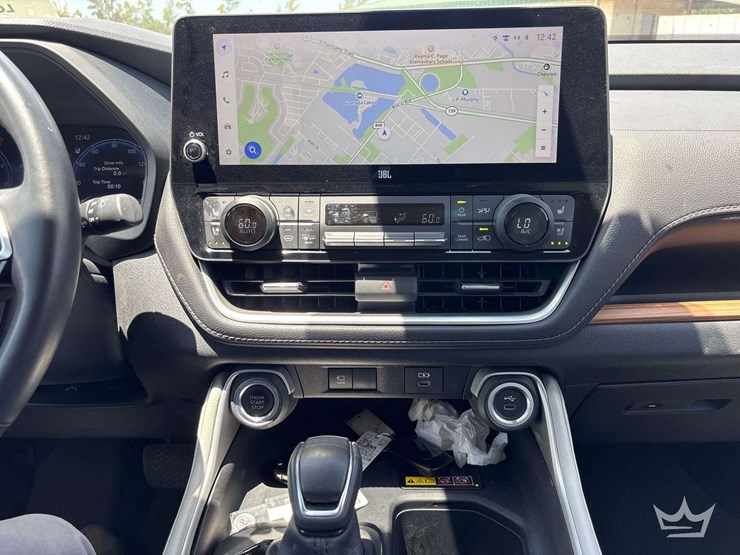 2024-toyota-highlander-image-16