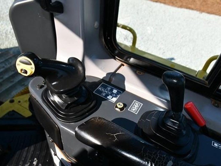2019-komatsu-d65wx-18-image-27