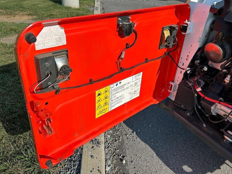 2023-bobcat-s650v2-skid-steer-loader-image-15