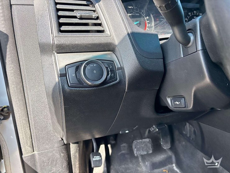 2016-ford-explorer-image-13