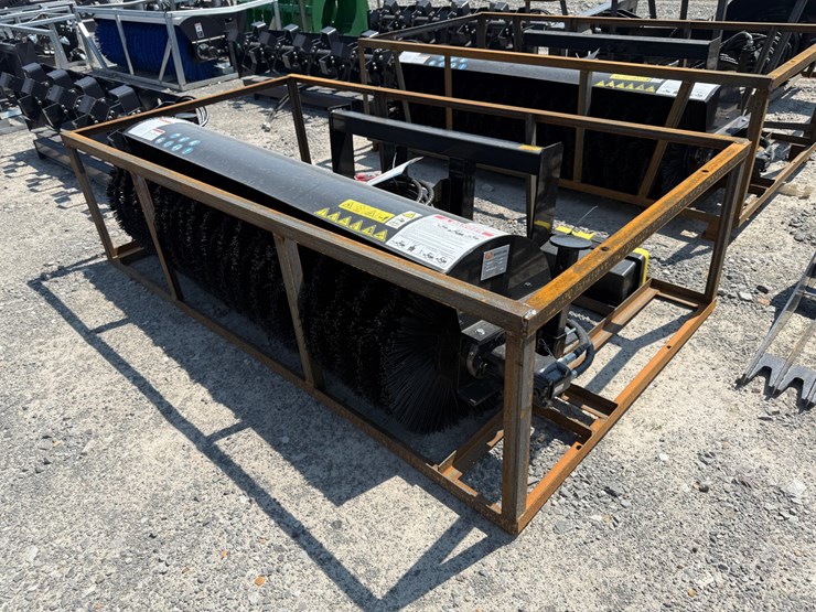 #2071-•-unused-mower-king-ssab72-skid-steer-angle-broom-ssab7226052302h-inv#51833-image-3
