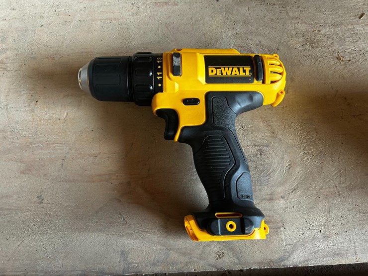 #39138-•-dewalt-drill-kit-image-1