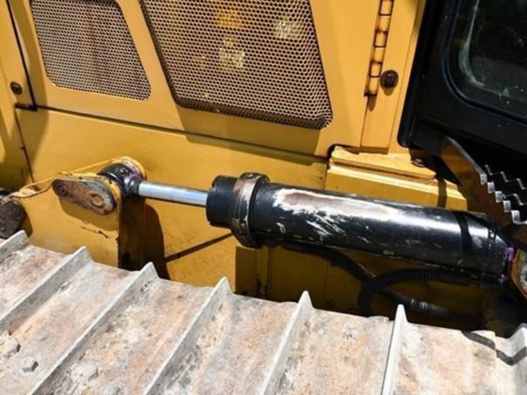 2016-caterpillar-d5k2-lgp-image-5