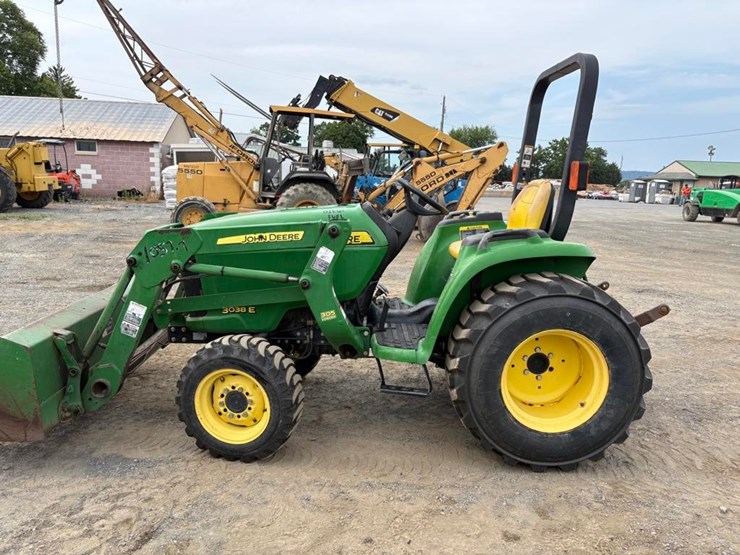 john-deere-3038e-image-19