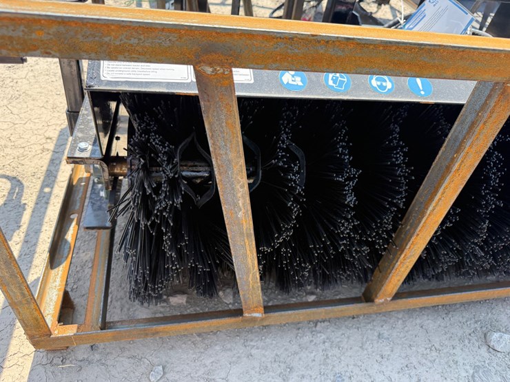 #2070-•-unused-mower-king-ssab72-skid-steer-angle-broom-ssab7226052301h-inv#51834-image-6