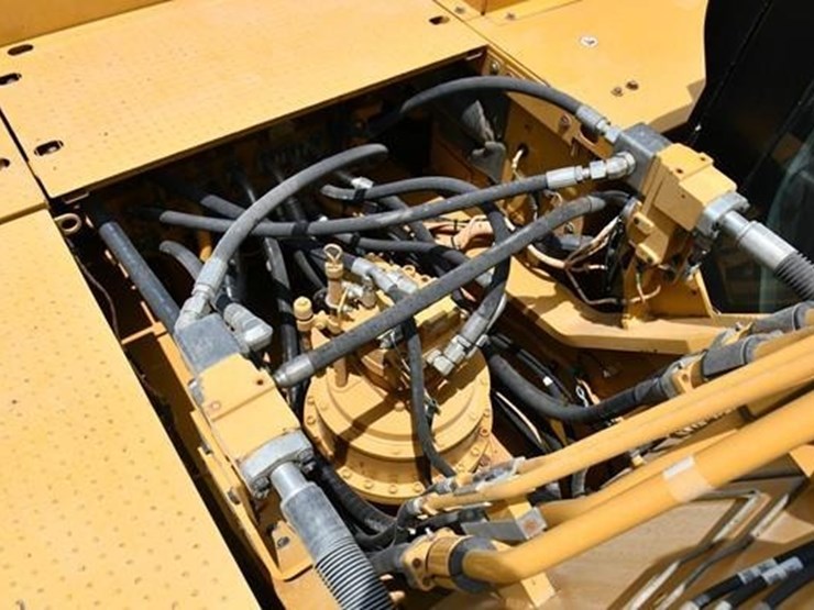 2019-caterpillar-336-image-35