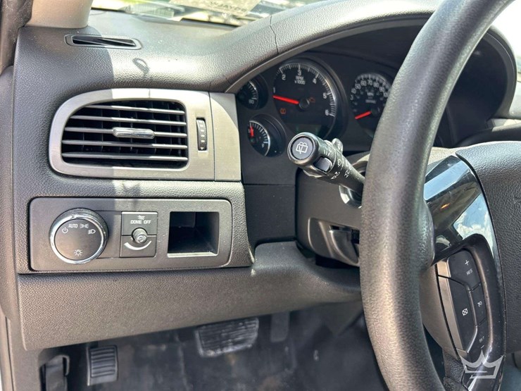 2014-chevrolet-tahoe-image-14