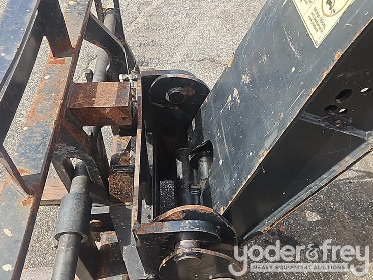 2015-caterpillar-tl943c-image-15