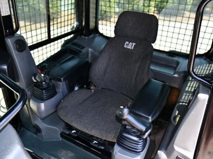 2016-caterpillar-d5k2-lgp-image-25