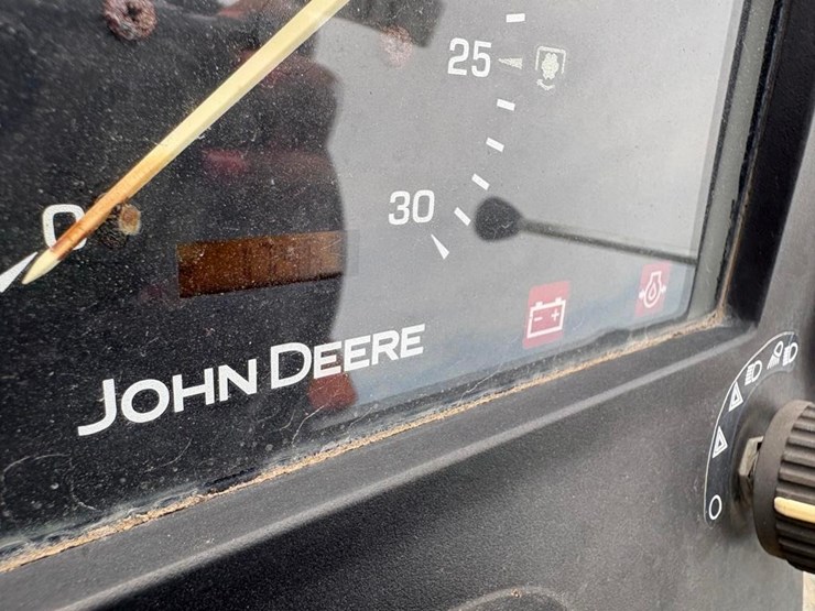 john-deere-3038e-image-17