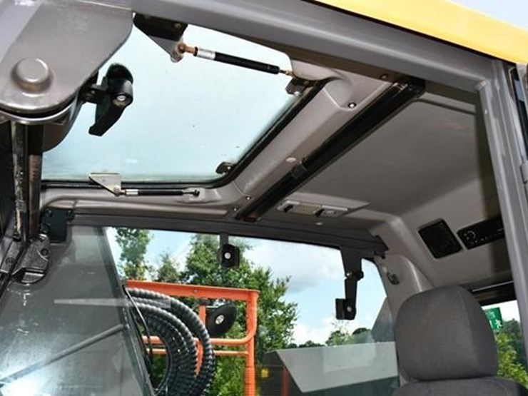 2021-volvo-ecr145el-image-19