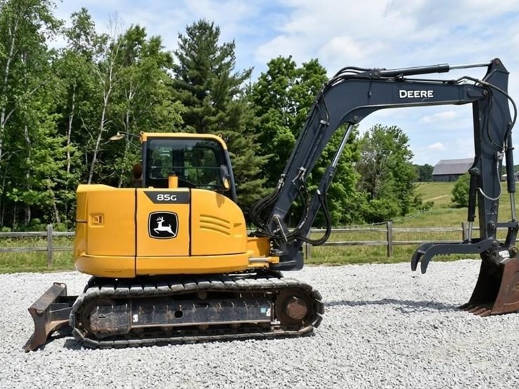 2021-deere-85g-image-22