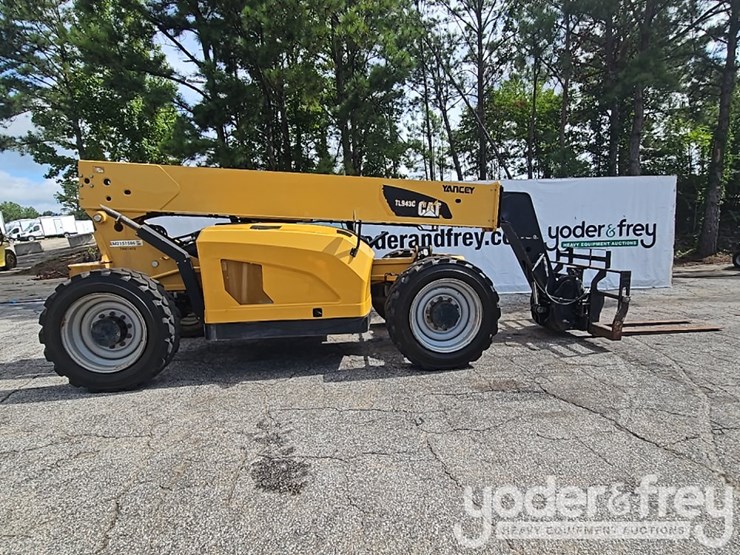 2015-caterpillar-tl943c-image-11