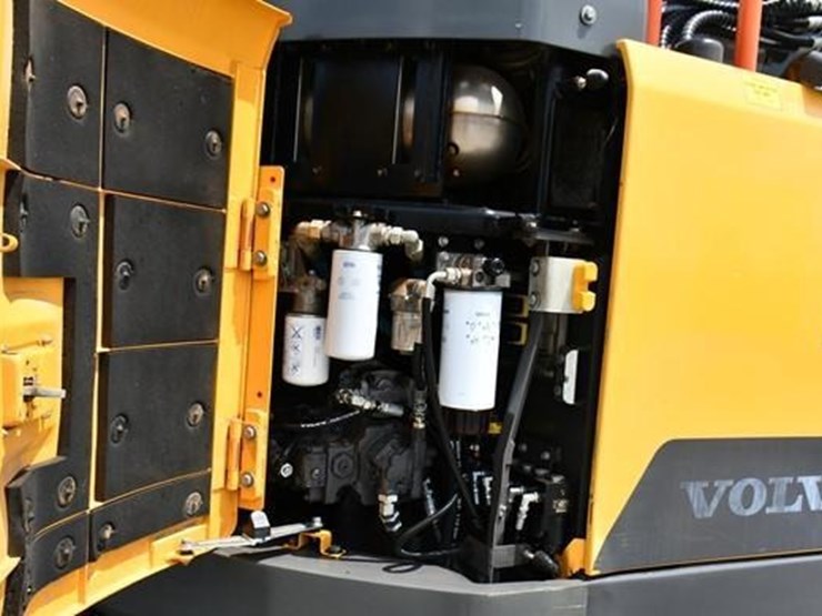 2021-volvo-ecr145el-image-31