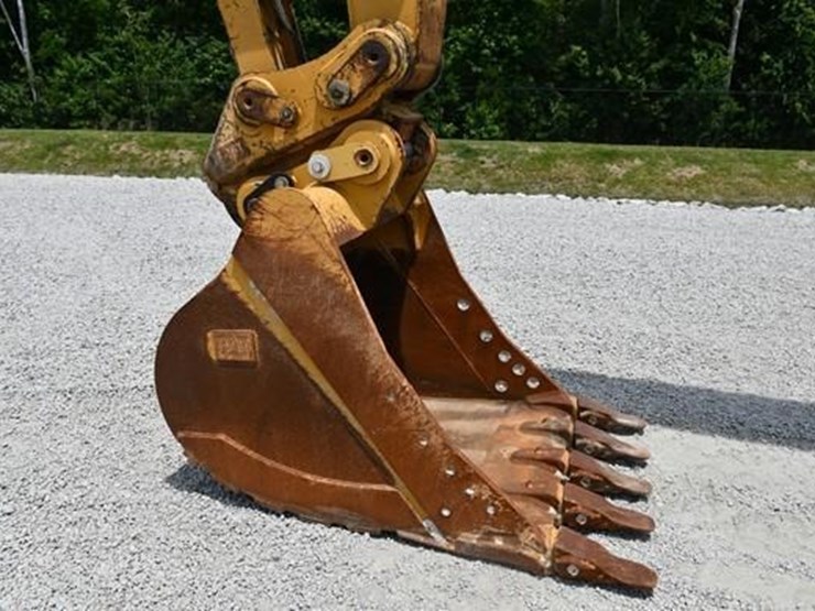 2019-caterpillar-336-image-3