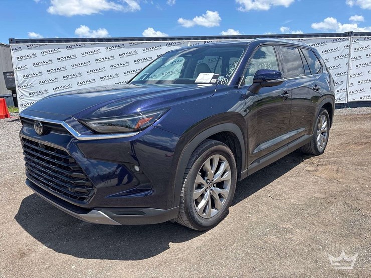 2024-toyota-highlander-image-1