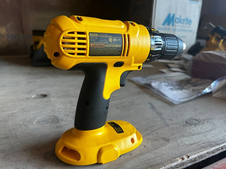 #39130-•-dewalt-18volt-compact-drill-with-driver-kit-image-5