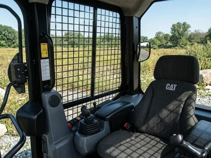 2020-caterpillar-d3k2-xl-image-17