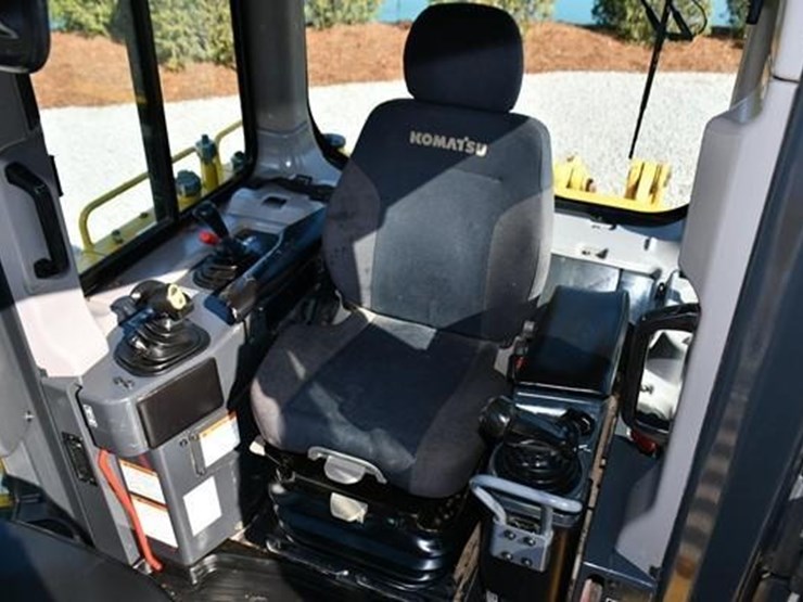 2019-komatsu-d65wx-18-image-22