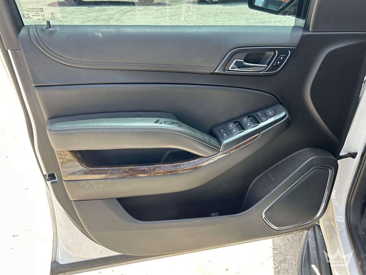 2020-chevrolet-tahoe-image-10